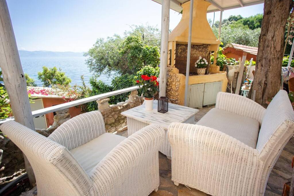 Kohyli Beachfront House Agia Pelagia Chlomou Екстер'єр фото